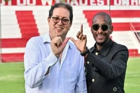 لمناقشة مستقبله.. تقارير: رئيس الوداد يجتمع بموكوينا بعد توديع كأس العرش المغربي